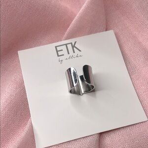 Ettika silver toned smooth open back ring